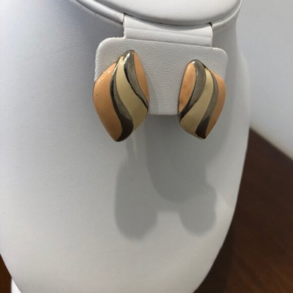 Geometric 80’s Color Block Pastel Statement Earrings. - Picture 4 of 12